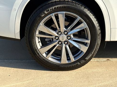 Used 2024 Cadillac XT6 Premium Luxury w/ Technology Package FWD image 9