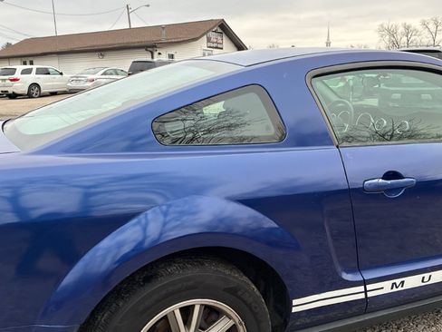 Used 2005 Ford Mustang Deluxe image 8