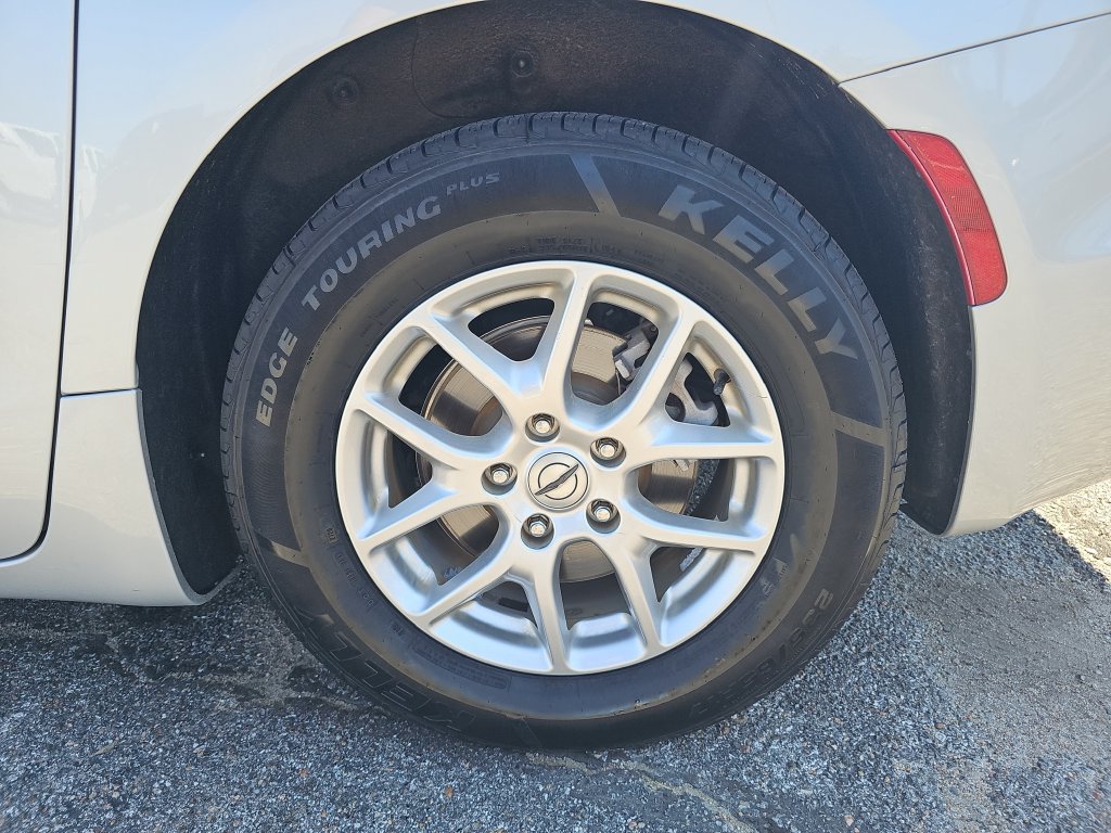 Used 2024 Chrysler Pacifica Touring-L FWD image 32