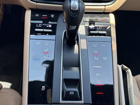 Used 2022 Porsche Macan AWD/4WD image 26