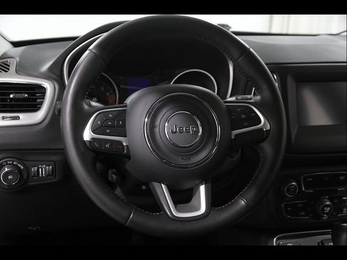 Used 2019 Jeep Compass Latitude FWD image 7