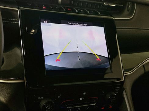 Used 2023 Jeep Grand Cherokee Altitude image 13