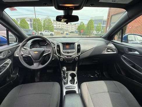 Used 2017 Chevrolet Cruze LT w/ Convenience Package image 22