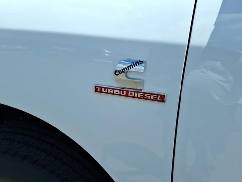 Used 2024 RAM 3500 Tradesman w/ Chrome Appearance Group AWD/4WD image 8