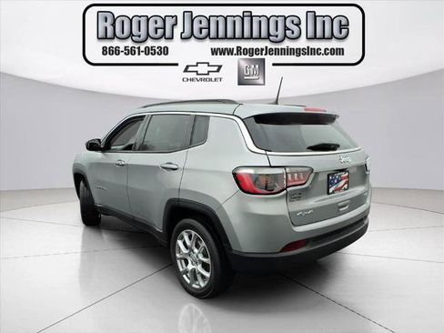 Used 2022 Jeep Compass Latitude image 3
