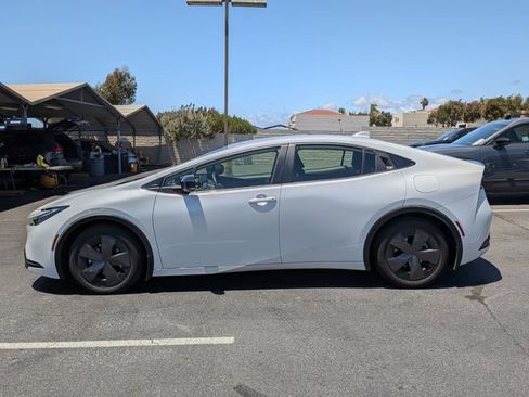 Used 2024 Toyota Prius Prime FWD image 2