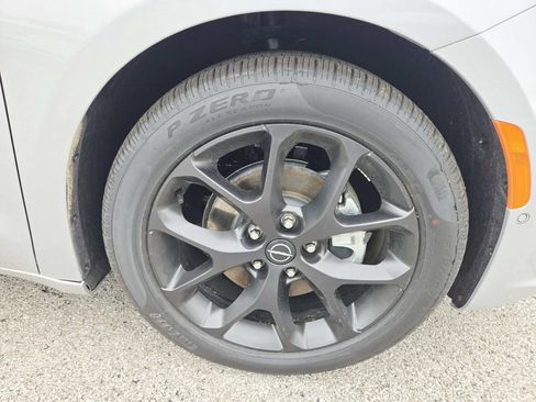 New 2026 Chrysler Pacifica Limited w/ S Appearance Package FWD image 9