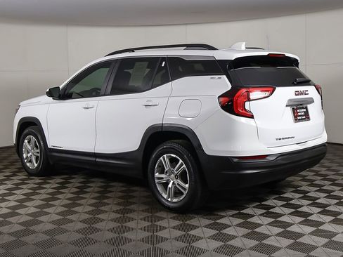 Used 2023 GMC Terrain SLE w/ Driver Convenience Package image 8