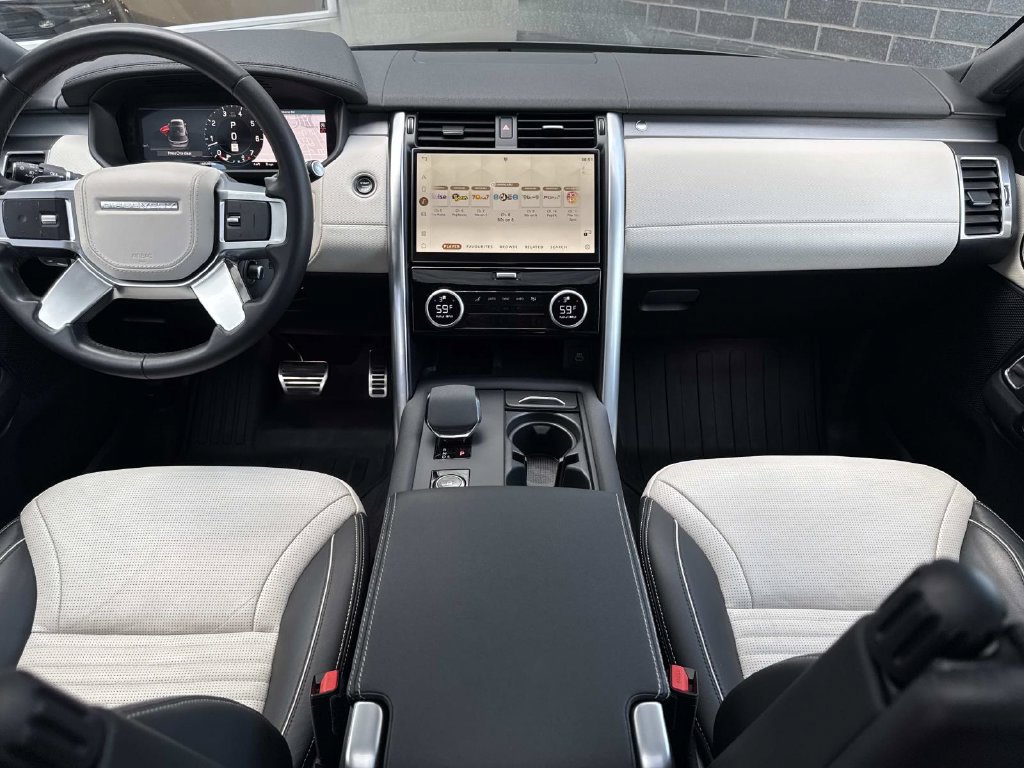 Certified 2024 Land Rover Discovery Dynamic SE AWD/4WD image 18