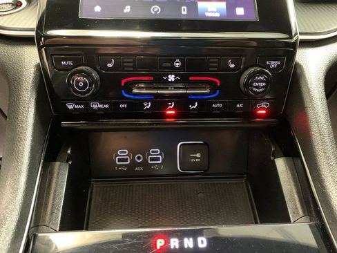 Used 2023 Jeep Grand Cherokee L Altitude AWD/4WD image 10