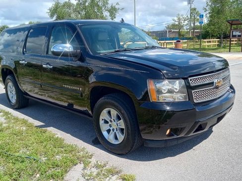 Used 2007 Chevrolet Suburban LTZ w/ LTZ Preferred Equipment Group image 4