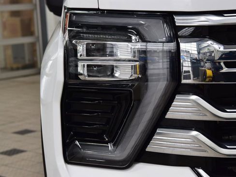 Used 2024 Chevrolet Silverado 3500 High Country w/ Technology Package AWD/4WD image 12