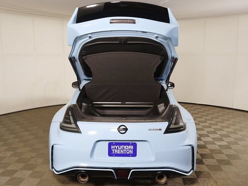 Used 2016 Nissan 370Z NISMO RWD image 13