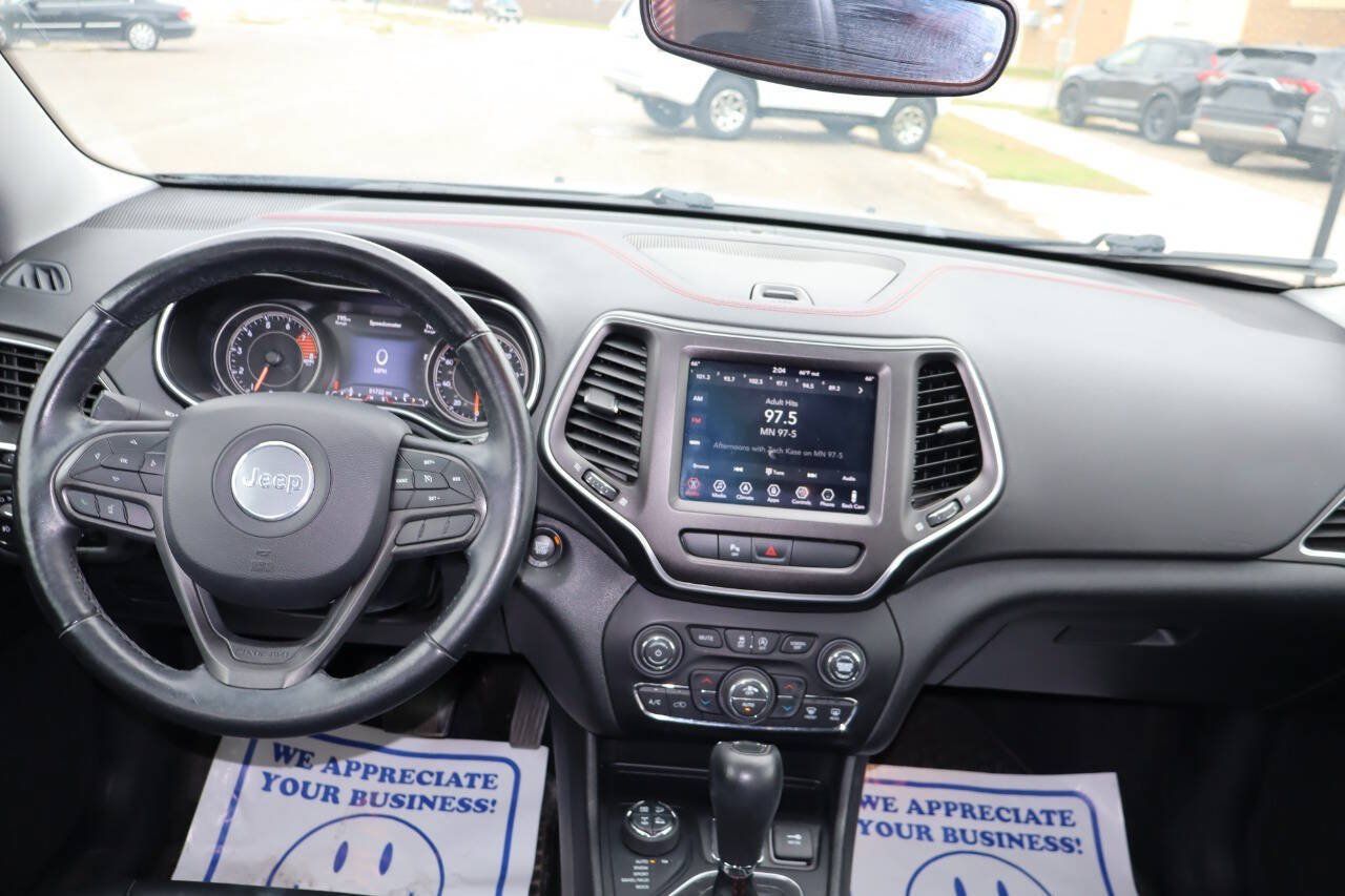 Used 2019 Jeep Cherokee Trailhawk w/ Cold Weather Group AWD/4WD image 7