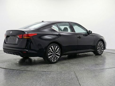 Used 2025 Nissan Altima 2.5 SV FWD image 9