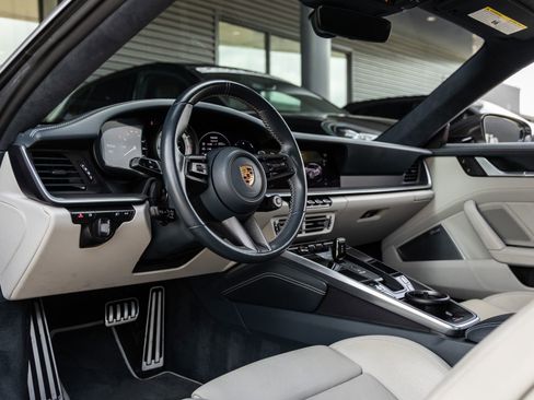 Used 2022 Porsche 911 Turbo S image 4