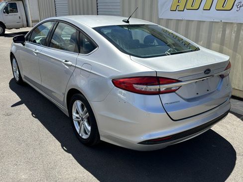 Used 2018 Ford Fusion SE FWD image 2