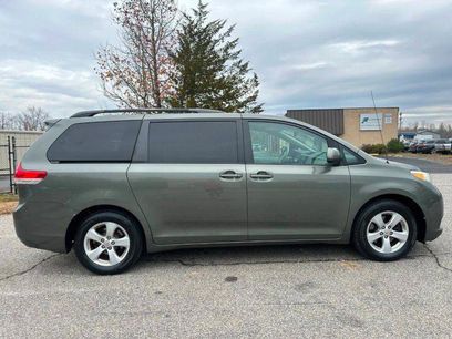 Used 2011 Toyota Sienna LE w/ Towing Pkg