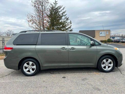Used 2011 Toyota Sienna LE w/ Towing Pkg FWD image 4