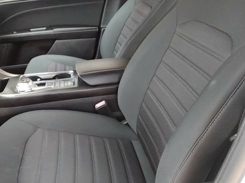 Used 2019 Ford Fusion SE FWD image 7