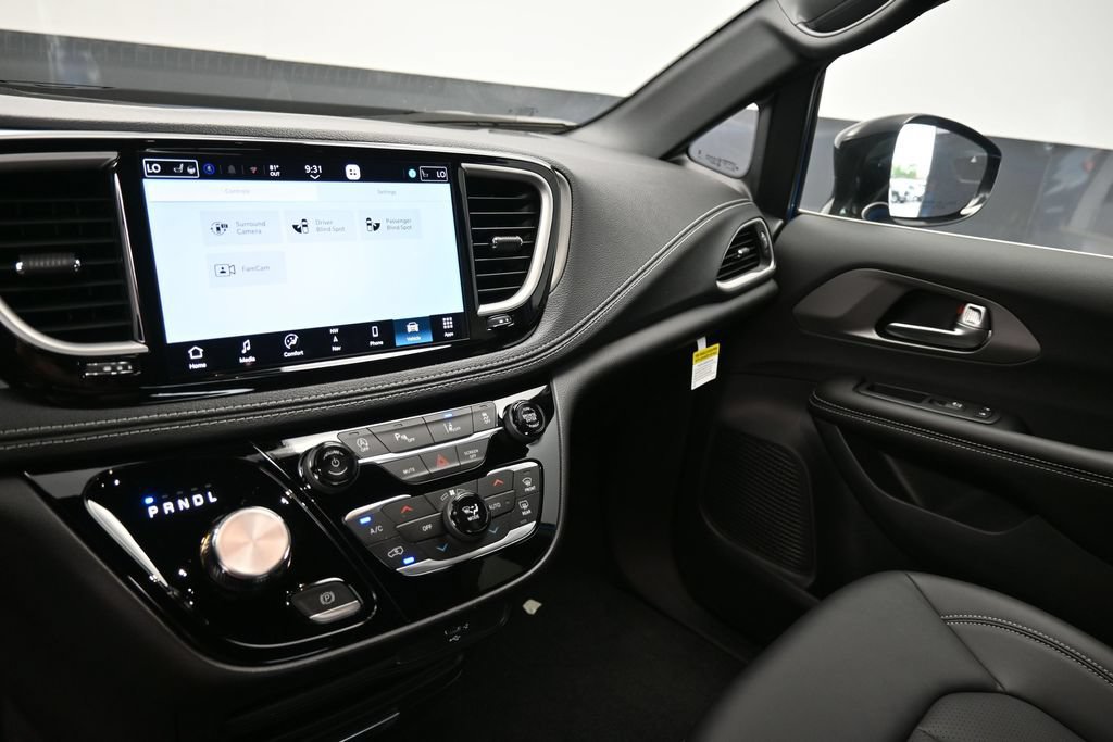 New 2027 Chrysler Pacifica Select w/ Family Tech Group FWD image 17