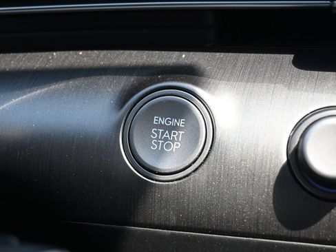 Used 2024 Hyundai Kona Limited AWD/4WD image 17
