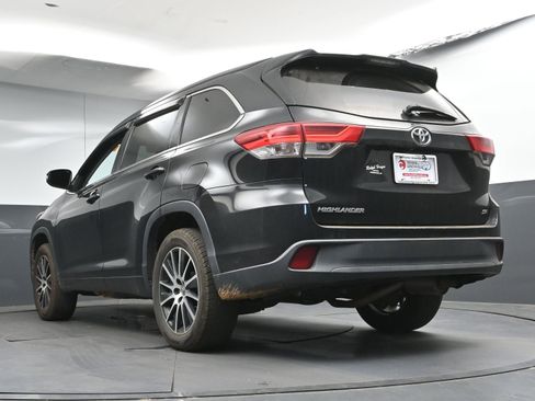 Used 2018 Toyota Highlander SE FWD image 29