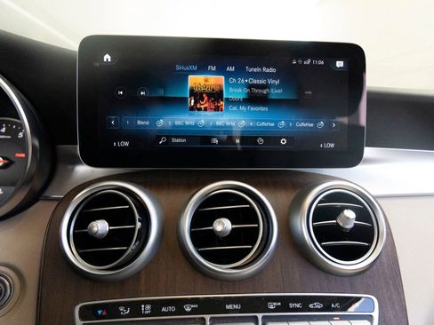 Used 2021 Mercedes-Benz GLC 300 image 17