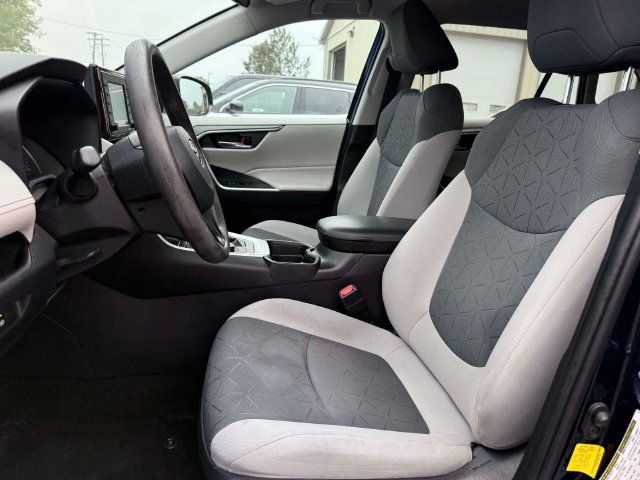 Used 2021 Toyota RAV4 XLE AWD/4WD image 15