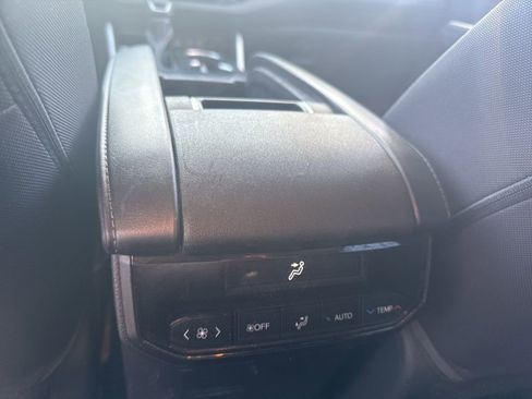 Used 2023 Toyota Highlander LE image 12