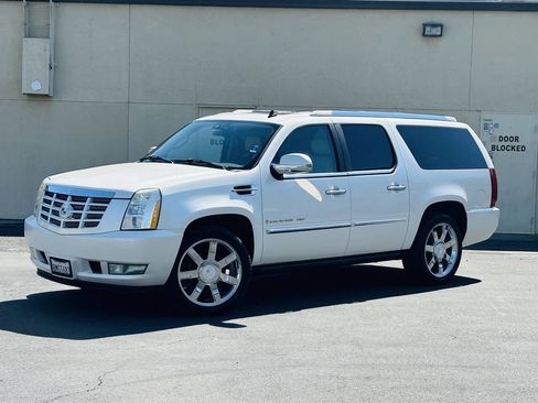Used 2008 Cadillac Escalade ESV AWD image 4