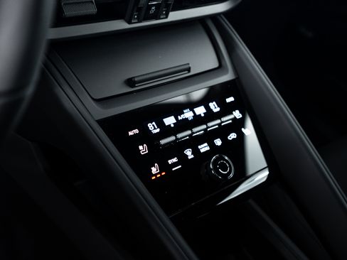 New 2026 Porsche Macan 4 Electric AWD/4WD image 18