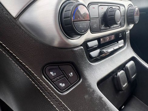 Used 2020 GMC Yukon SLT AWD/4WD image 18
