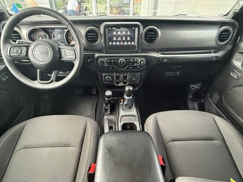 Used 2023 Jeep Gladiator Sport AWD/4WD image 16
