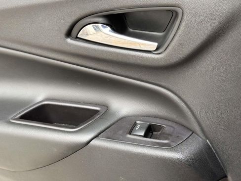 Used 2021 Chevrolet Equinox LT image 18