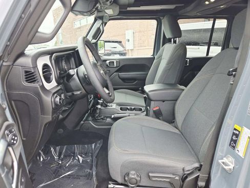 Used 2025 Jeep Wrangler Unlimited Sport AWD/4WD image 11