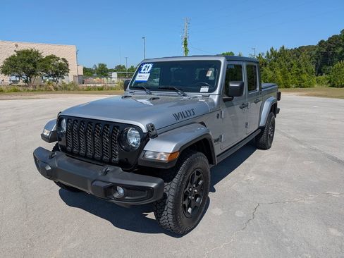 Used 2021 Jeep Gladiator Willys AWD/4WD image 5