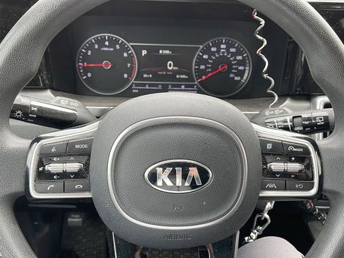 Used 2021 Kia Sorento LX image 6