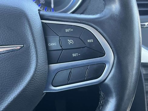 Used 2022 Chrysler 300 Touring image 27