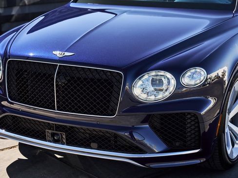 Used 2025 Bentley Bentayga Extended Wheelbase AWD/4WD image 6