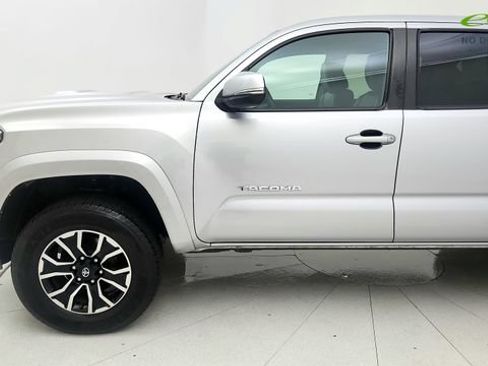 Used 2022 Toyota Tacoma TRD Sport w/ Technology Package AWD/4WD image 17