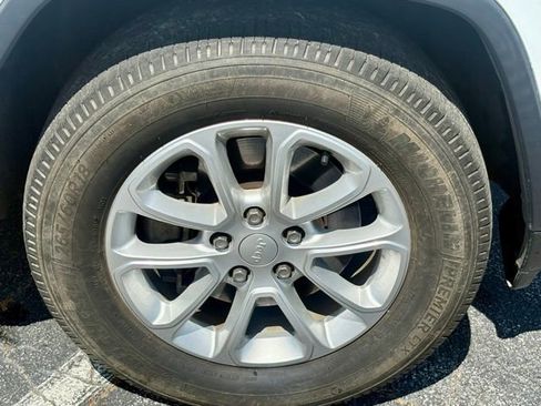 Used 2021 Jeep Grand Cherokee Laredo X image 29