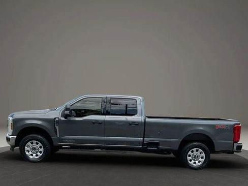 Used 2024 Ford F250 XLT AWD/4WD image 2