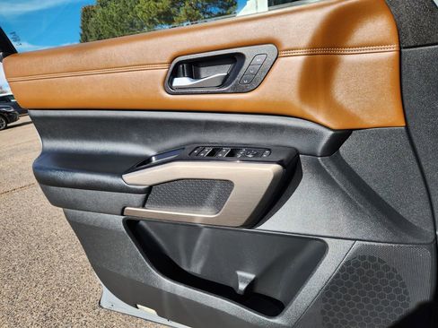 Used 2022 Nissan Pathfinder Platinum w/ Cargo Package image 8