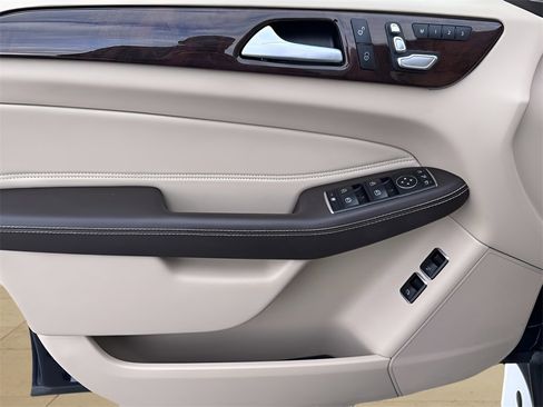 Used 2019 Mercedes-Benz GLS 450 4MATIC image 27