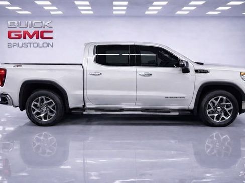 Used 2023 GMC Sierra 1500 SLT w/ SLT Premium Package image 2