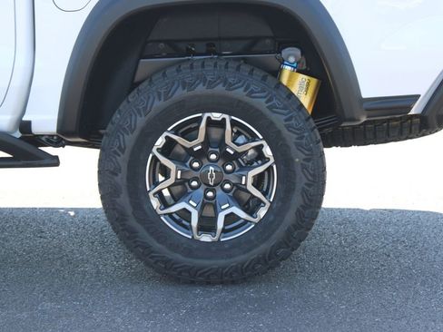 New 2026 Chevrolet Colorado ZR2 AWD/4WD image 17