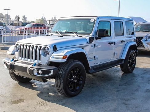 Used 2022 Jeep Wrangler Unlimited Sahara w/ Cold Weather Group AWD/4WD image 4