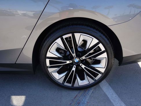 Used 2026 BMW 530i w/ Premium Package RWD image 5
