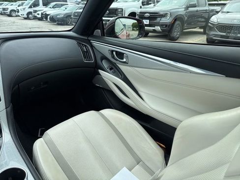 Used 2017 INFINITI Q60 Red Sport 400 AWD/4WD image 18